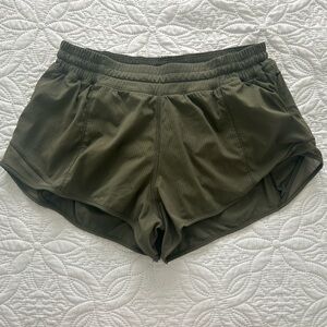 Lululemon Hotty Hot 2.5” Dark Green Athletic Shorts